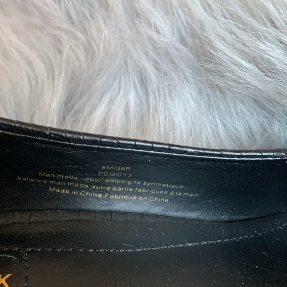 Andrew Marc New York Snakeskin Textured ,size 6M ,Black. - Picture 6 of 6